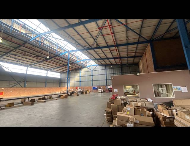 2,594M² WAREHOUSE TO LET IN SPARTAN